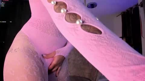 pretty_pettite online show from November 25, 11:05 pm