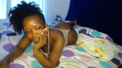 pretty_shania online show from May 6, 12:31 pm