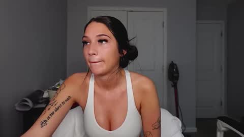 prettygirllltorii online show from March 6, 9:54 pm