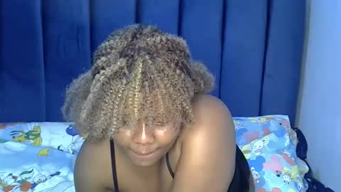 prettymel_ online show from September 25, 9:23 pm