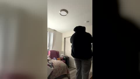 Queenie online show from December 15, 9:47 am