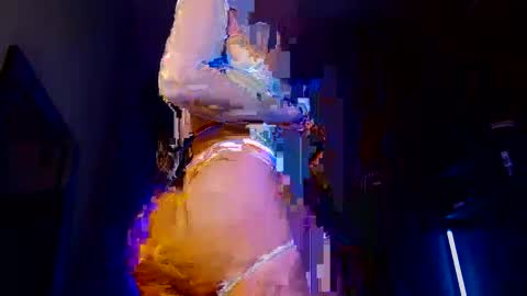 Lua Sekmet online show from November 18, 4:02 am