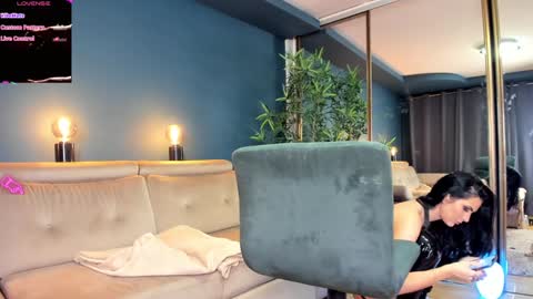 Raven  but you can call me sweetie or honey too  online show from January 24, 12:42 am