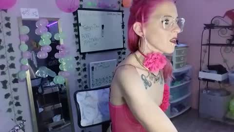 Snapshot of purple2staythnxxx chatting on October 21, 10:14 pm Purple2StayThnxxx online show from October 21, 10:14 pm