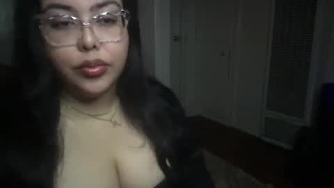 Prettypink Tinyhole online show from January 13, 12:41 am