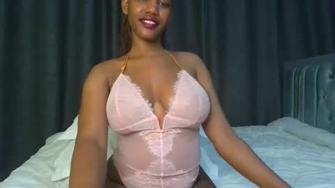 queen321850 online show from April 8, 3:25 pm