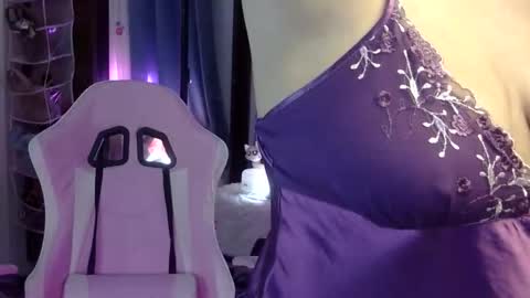 QueenHennessy online show from October 11, 3:48 pm