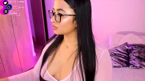 Snapshot of queen_liana chatting on December 14, 4:56 am Liana online show from December 14, 4:56 am