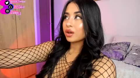 Snapshot of queen_liana chatting on December 21, 6:19 am Liana online show from December 21, 6:19 am