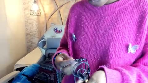   online show from February 7, 11:45 am