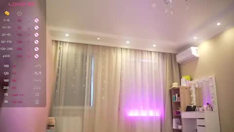 Nelly  INSTA  queenelia  online show from June 28, 12:23 pm