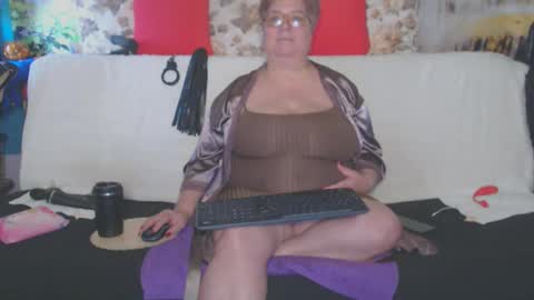 Snapshot of queenpammy chatting on October 21, 9:46 am QueenPammy online show from October 21, 9:46 am