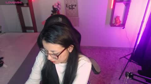 queenrose94 online show from March 18, 1:05 pm