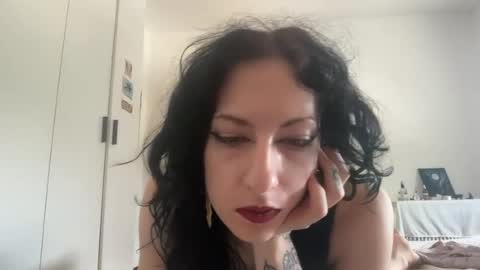 queenselket online show from June 25, 10:30 am
