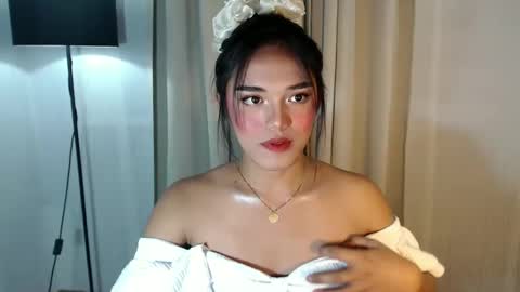 Your queenly yana online show from February 16, 5:59 pm