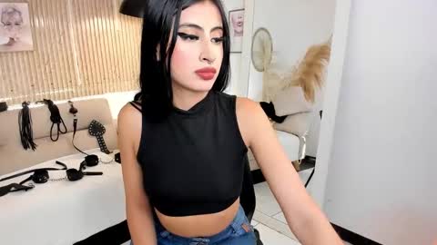 RACHEL ES online show from November 12, 5:49 am