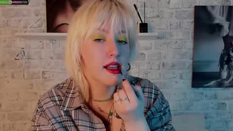 Snapshot of rachelcart chatting on February 24, 3:31 am RachelCart online show from February 24, 3:31 am