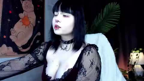 radiant_lane online show from December 19, 7:00 am