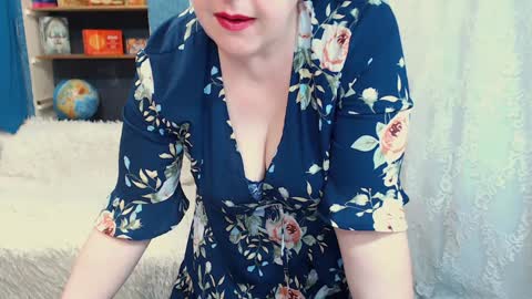 rainbowladyy online show from December 27, 2:44 pm