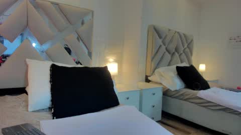 Raquel Moore  online show from March 10, 8:50 am