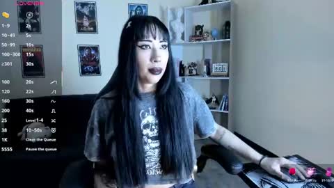 ravenelle_ online show from June 18, 9:19 pm
