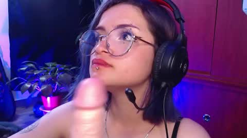 raventh_ online show from February 8, 11:51 pm