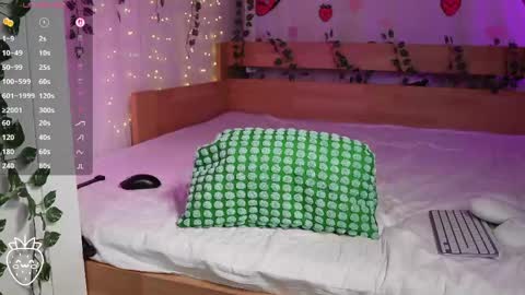 RawStrawberry online show from April 18, 1:41 am