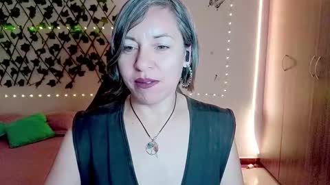 Rebbeca online show from December 1, 10:30 am