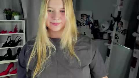 rebecca_____ online show from December 20, 2:37 am