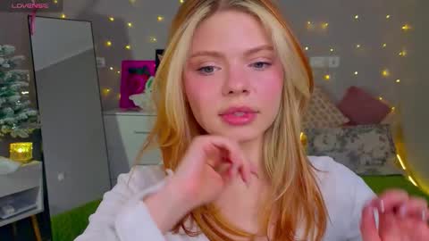 red__candy online show from December 15, 2:11 pm