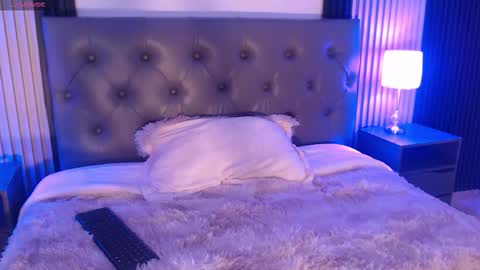 red_velvetbunny online show from December 1, 8:00 pm