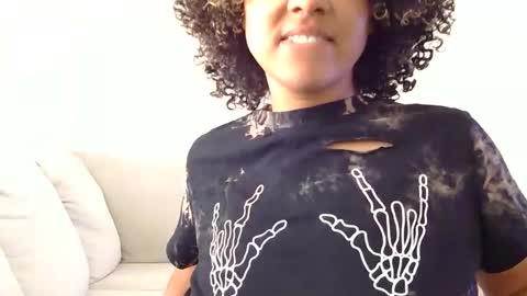 Redbonescarlet online show from October 6, 5:40 pm