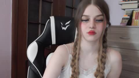 Lily online show from November 19, 2:11 am