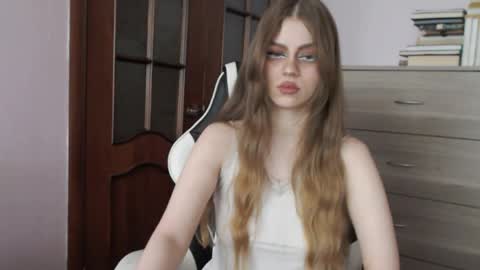 Lily online show from June 2, 2:01 am