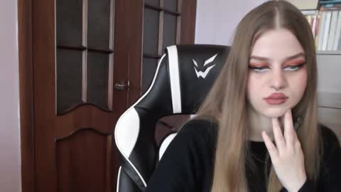 Lily online show from September 22, 2:21 am