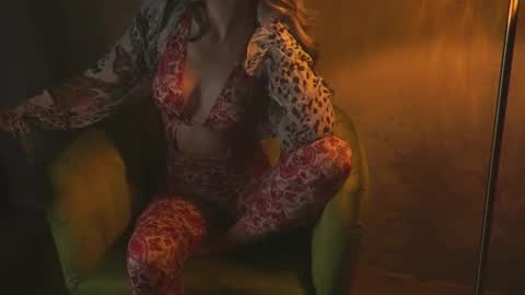 Red online show from October 18, 9:05 pm