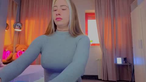 reina cummings online show from November 26, 6:58 am