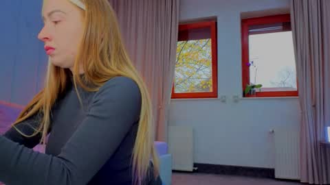 reina cummings online show from December 1, 6:17 am