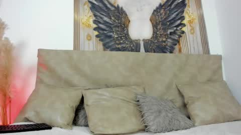 Laura online show from March 4, 12:07 am