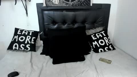 Laura online show from December 31, 3:23 am