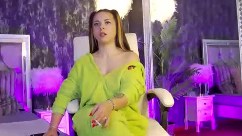 renesmesweet online show from December 16, 6:52 am