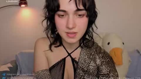 Ewiwi online show from October 17, 4:21 pm