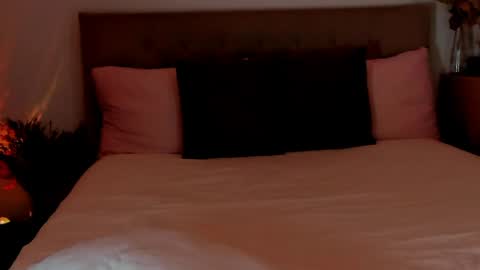 revealyourdarkdesires online show from March 29, 7:46 pm