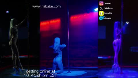 Snapshot of riababe chatting on February 24, 3:53 am ria  online show from February 24, 3:53 am