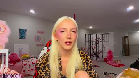 ria  online show from November 12, 3:59 am