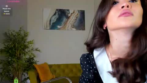 Layla online show from February 17, 9:19 am