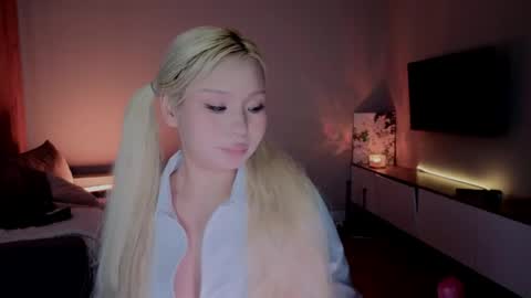 rileymee online show from April 9, 5:10 am