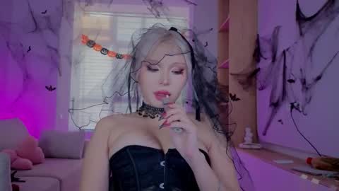 rileymee online show from October 31, 3:30 am