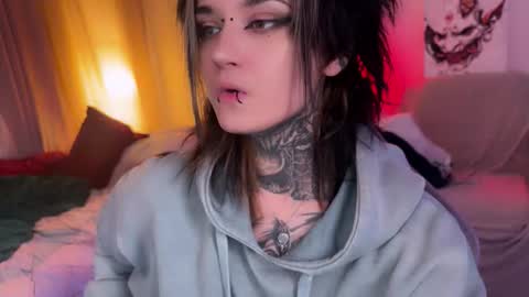   DianaBrite            fansl y online show from March 25, 5:16 pm