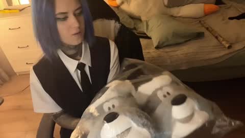   DianaBrite            fansl y online show from December 30, 1:36 pm